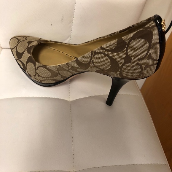 Coach Pumps - Picture 5 of 8